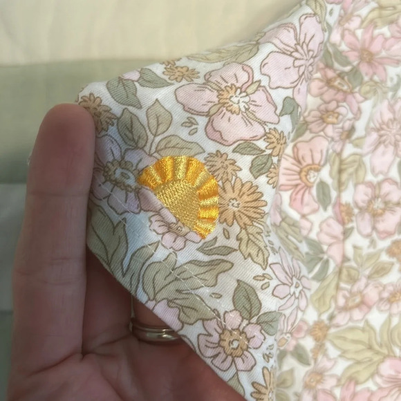 C&C California Spread Love and Be Amazing Floral Tee Size Small - Picture 8 of 8